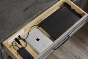 Weatheredkitchenisland Chargingstation 01